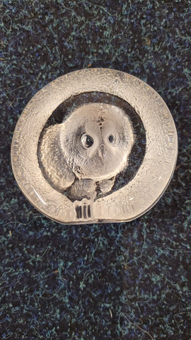 Paperweight - Mats Jonasson reverse etched owl lead crystal paperweight boxed and signed