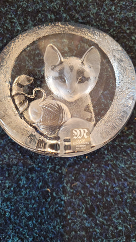 Paperweight - Mats Jonasson reverse etched kitten with wool paperweight boxed and signed